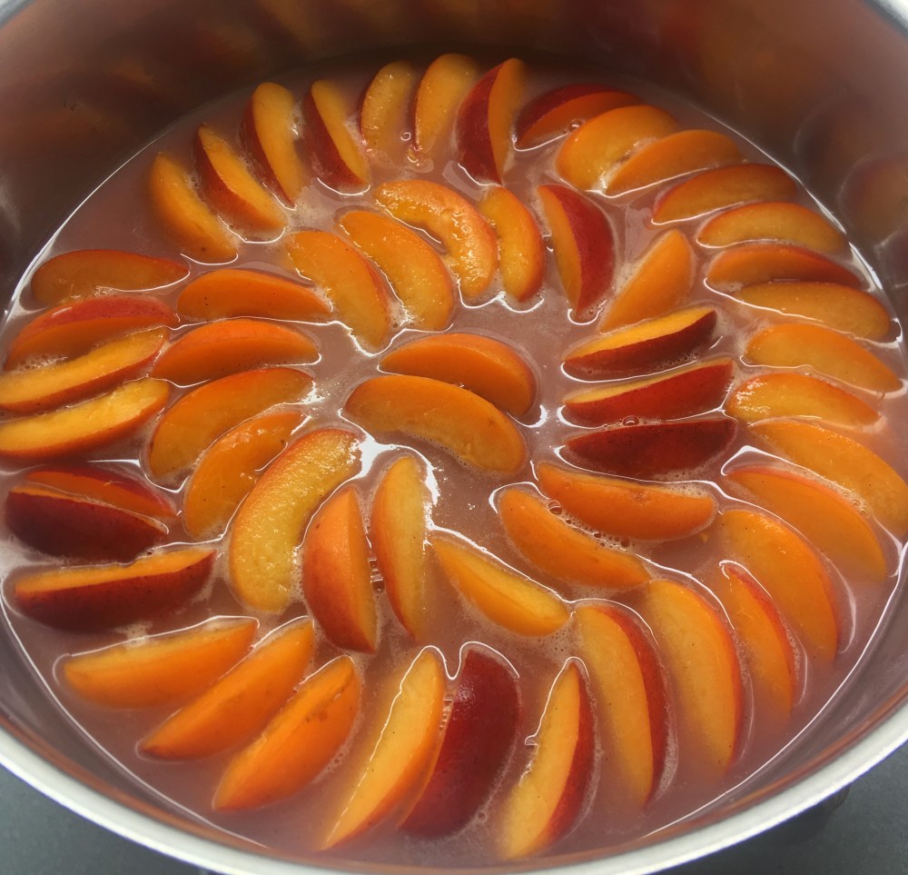 Abrikozen in roze bessen gelei_IMG_6625